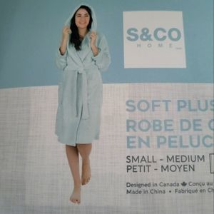 💙💙💙Womens Soft robe never used.